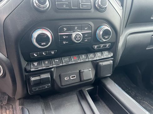 Used 2023 GMC Sierra 3500 Denali w/ Denali Ultimate Package image 8