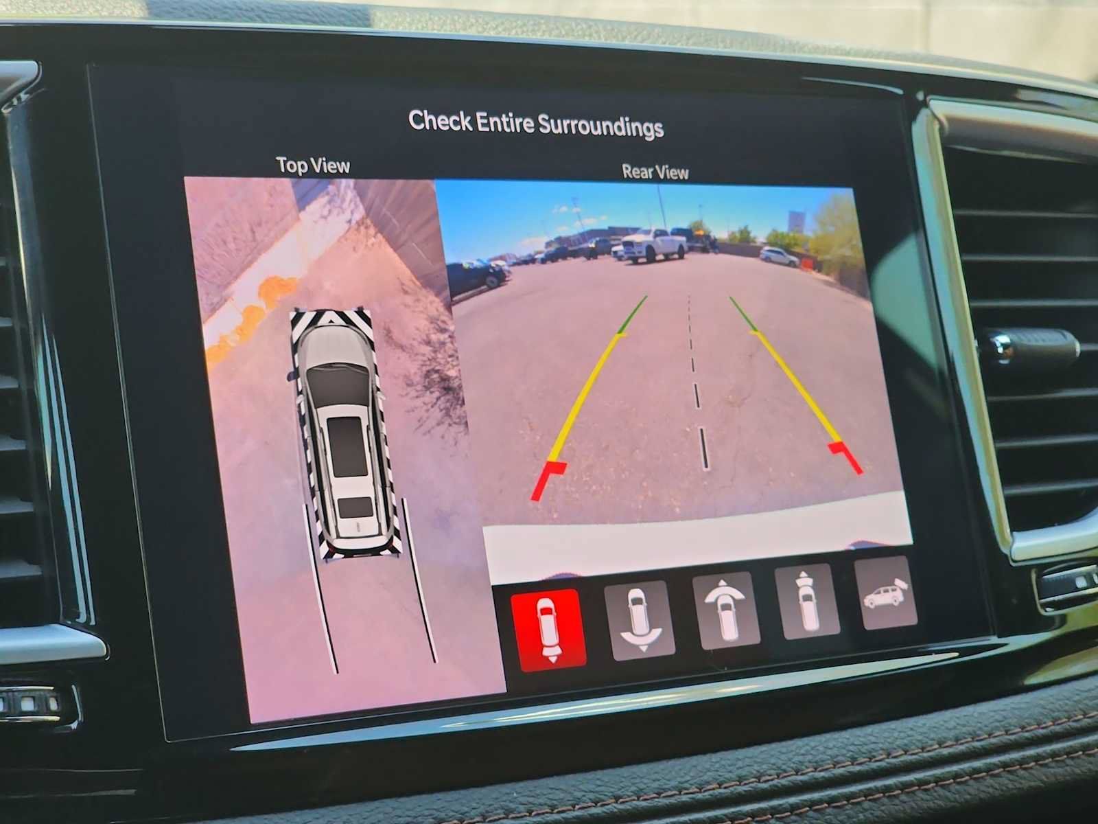 Used 2024 Chrysler Pacifica Pinnacle FWD image 25