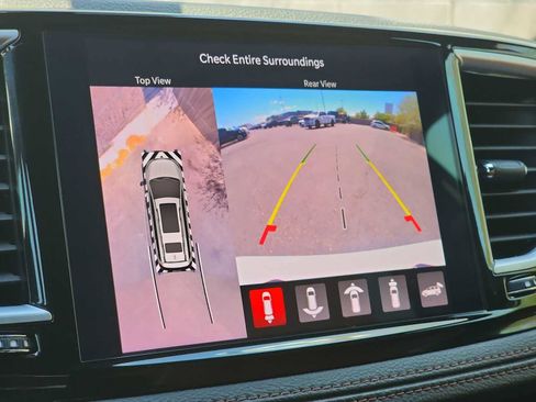 Used 2024 Chrysler Pacifica Pinnacle FWD image 25