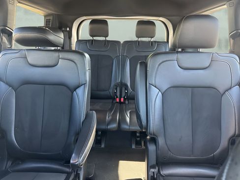 Used 2023 Jeep Grand Cherokee L Laredo image 11