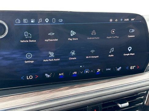 Used 2025 Chevrolet Suburban LT AWD/4WD image 12