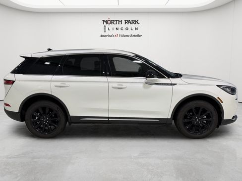 Used 2022 Lincoln Corsair FWD w/ Premium Package image 6