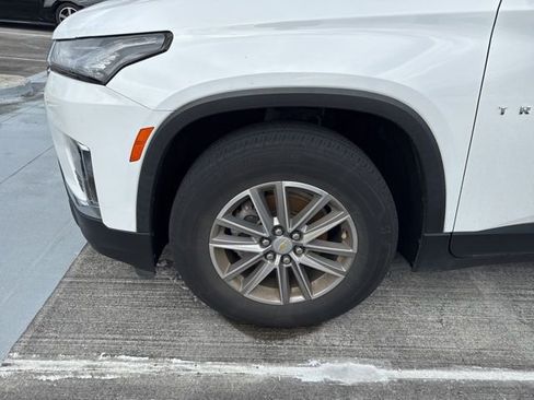 Used 2023 Chevrolet Traverse LT image 17