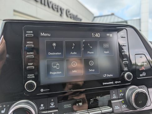 Used 2021 Toyota Highlander XLE image 27