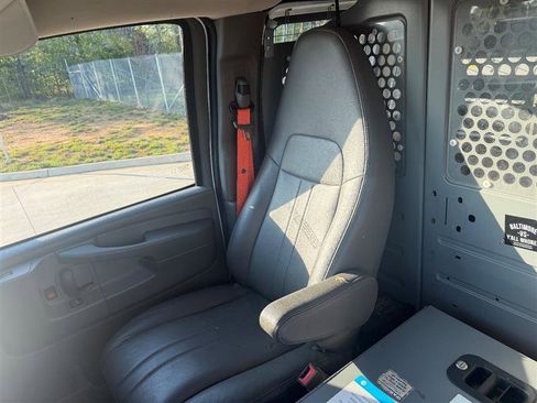 Used 2015 Chevrolet Express 2500 image 16