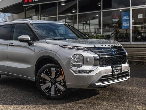 New 2026 Mitsubishi Outlander SEL image 3
