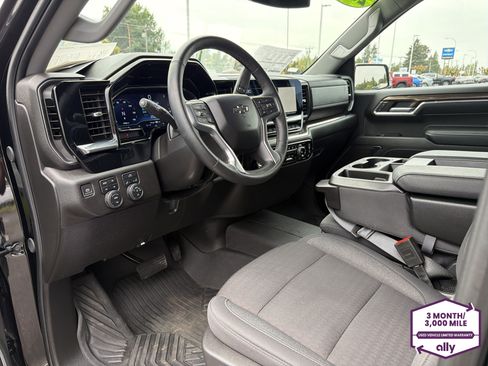 Used 2024 Chevrolet Silverado 1500 RST w/ Z71 Off-Road Package AWD/4WD image 9