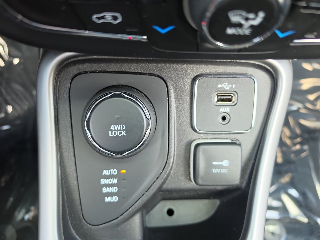 Used 2020 Jeep Compass Latitude w/ Cold Weather Group AWD/4WD image 27