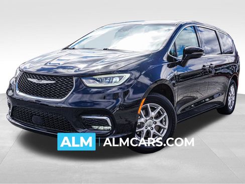Used 2024 Chrysler Pacifica Touring-L image 1