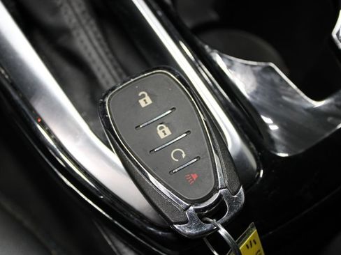 Used 2025 Chevrolet Trax LT FWD image 43