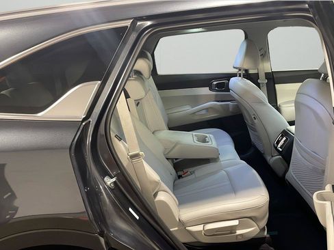 Used 2024 Kia Sorento S w/ Panoramic Sunroof Package FWD image 12