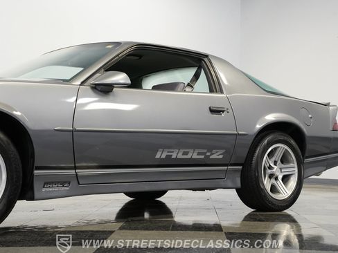 Used 1988 Chevrolet Camaro IROC-Z RWD image 23