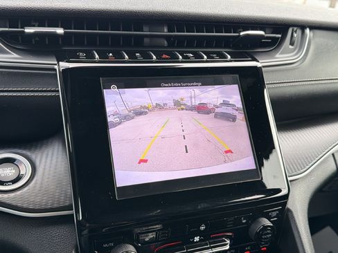 Used 2023 Jeep Grand Cherokee L Laredo AWD/4WD image 18
