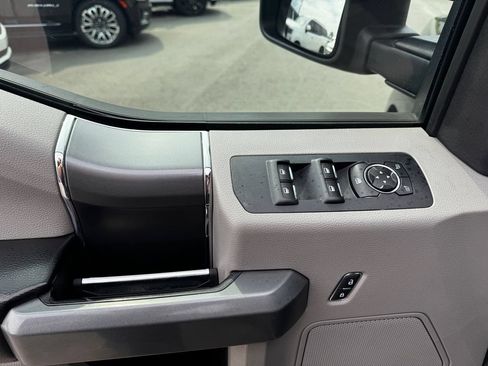 Used 2018 Ford F150 XLT w/ Equipment Group 302A Luxury AWD/4WD image 12