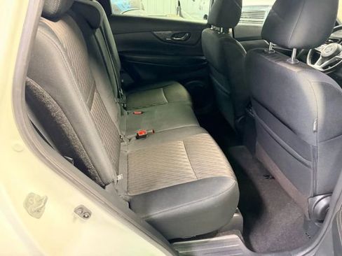 Used 2019 Nissan Rogue SV image 12