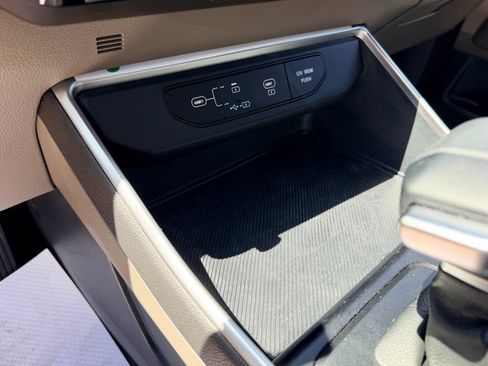 Used 2026 Kia Carnival FWD image 20