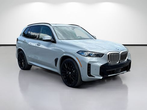 New 2026 BMW X5 xDrive40i w/ M Sport Package AWD/4WD image 1