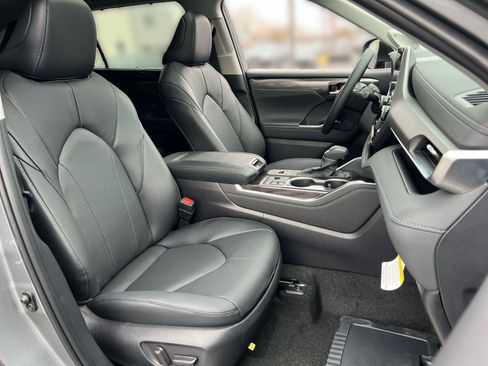 New 2026 Toyota Highlander Limited image 24