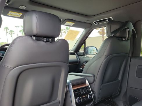 Used 2025 Land Rover Range Rover Long Wheelbase SE AWD/4WD image 14