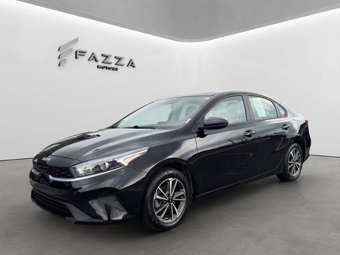 Used 2022 Kia Forte LXS FWD image 1