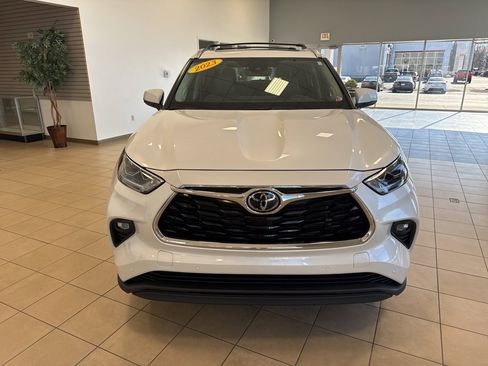 Used 2023 Toyota Highlander Limited image 4
