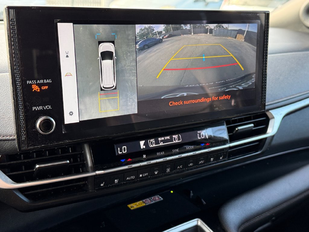 Certified 2025 Toyota Sienna Platinum AWD/4WD image 38