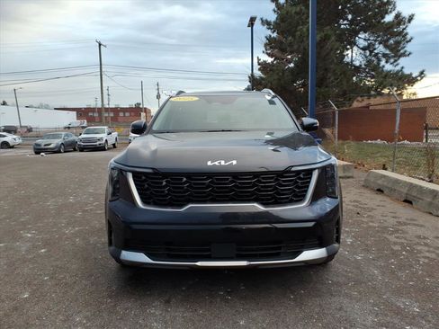 Used 2025 Kia Sorento S w/ Panoramic Sunroof Package image 2