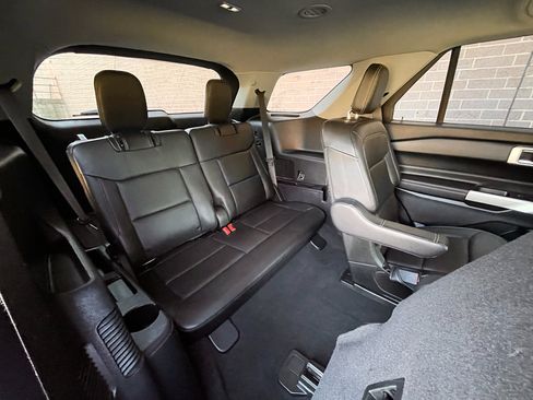 Used 2022 Ford Explorer XLT image 25