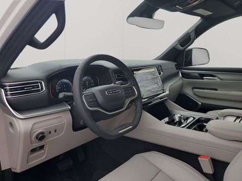 New 2026 Jeep Grand Wagoneer L 2WD image 31