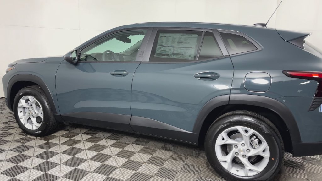 New 2026 Chevrolet Trax LS w/ LS Convenience Package FWD image 7