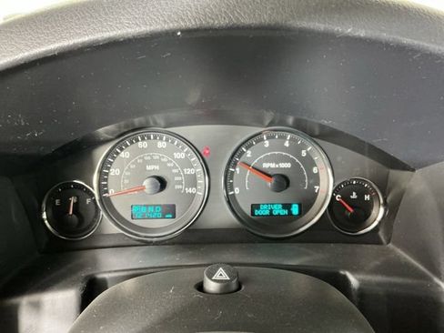 Used 2007 Jeep Commander Limited AWD/4WD image 16