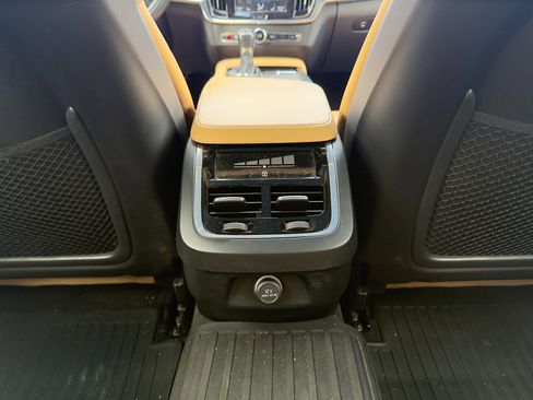 Used 2018 Volvo V90 T5 Cross Country w/ Convenience Package image 37