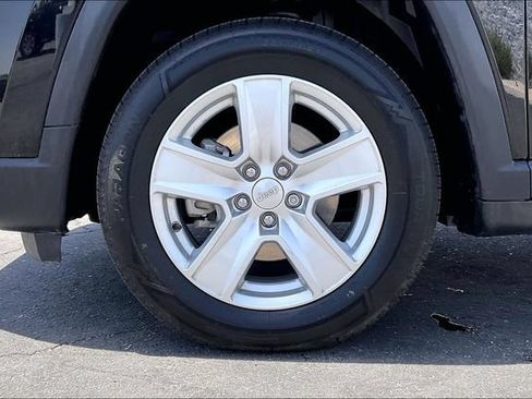 Used 2022 Jeep Compass Latitude FWD image 8