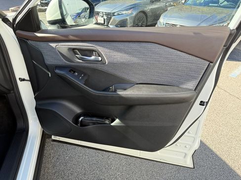 Used 2023 Nissan Rogue SV image 29