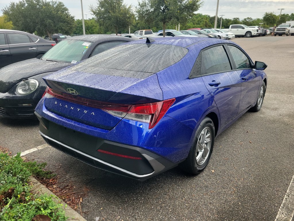 Used 2026 Hyundai Elantra SE FWD image 3