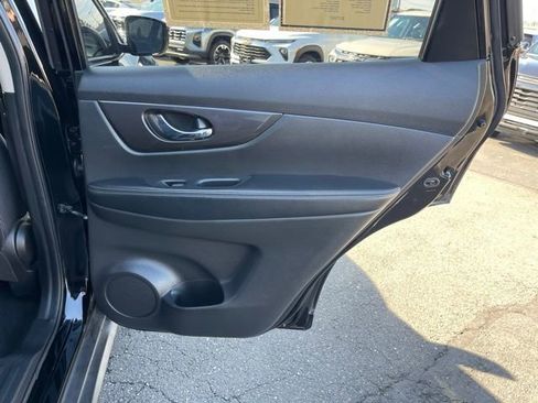 Used 2020 Nissan Rogue SV image 9