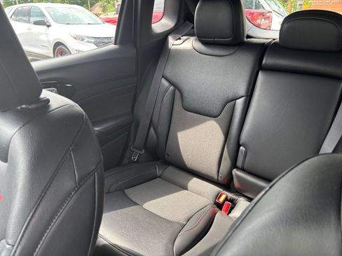 Used 2025 Jeep Compass Trailhawk AWD/4WD image 38