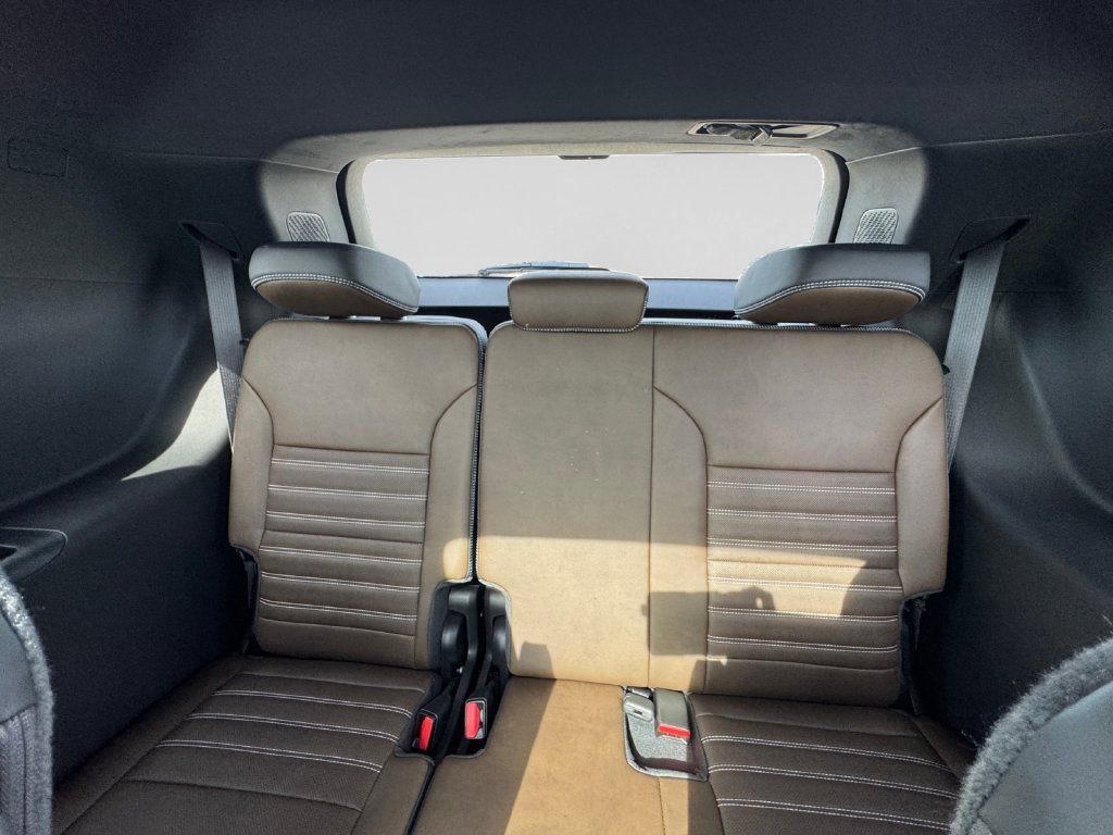 New 2027 GMC Acadia Denali Ultimate w/ LPO, Floor Liner Package AWD/4WD image 16