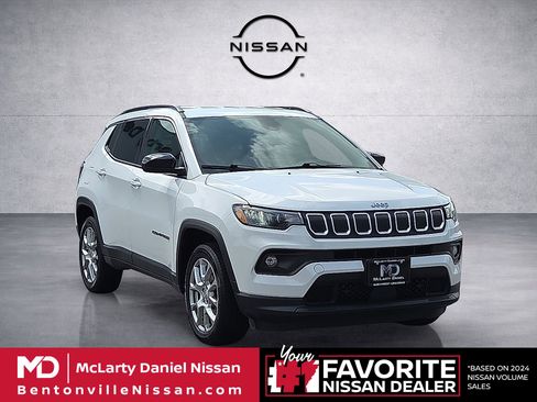 Used 2022 Jeep Compass Latitude AWD/4WD image 1