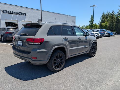 Used 2020 Jeep Grand Cherokee Altitude AWD/4WD image 3