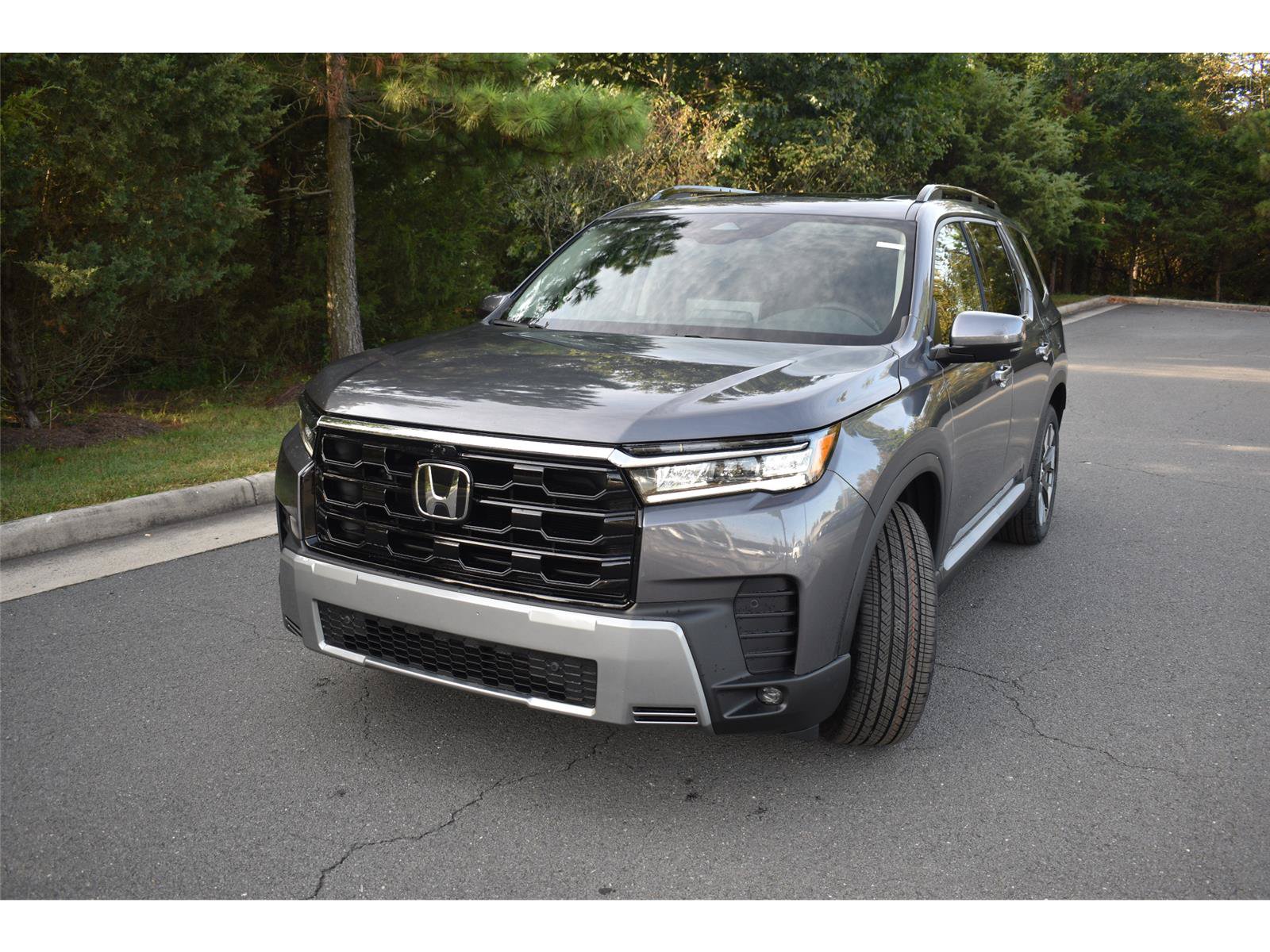 New 2026 Honda Pilot Touring image 3