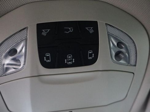 Used 2023 Chrysler Pacifica Touring-L FWD image 14