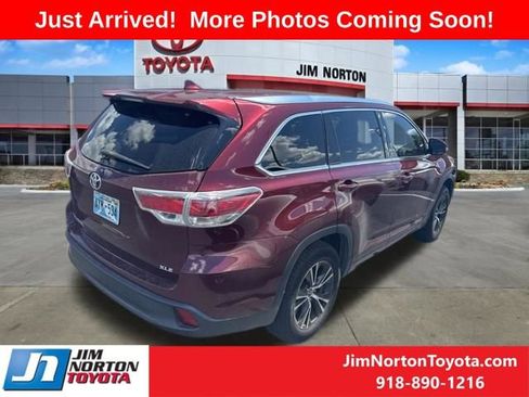 Used 2016 Toyota Highlander XLE FWD image 5