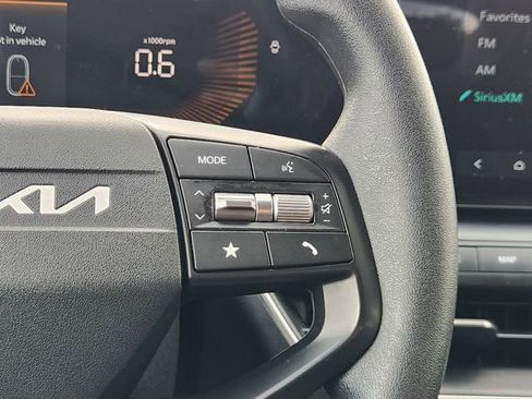 Used 2025 Kia K4 LXS image 28