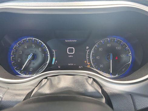 Used 2023 Chrysler Pacifica Touring-L w/ S Appearance Package AWD/4WD image 13