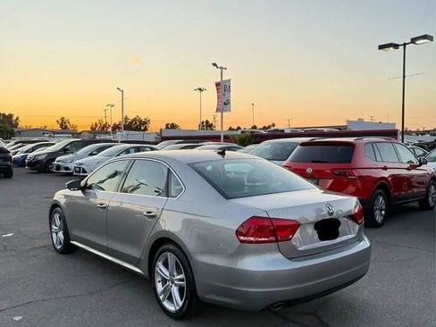 Used 2012 Volkswagen Passat 3.6 SE FWD image 4