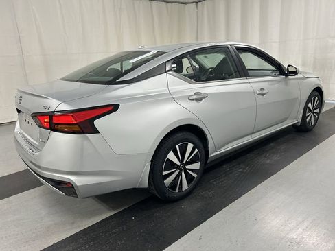 Used 2022 Nissan Altima 2.5 SV image 2