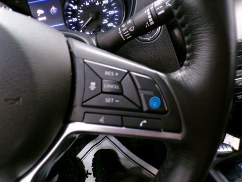 Used 2019 Nissan Rogue SV w/ Premium Package image 22