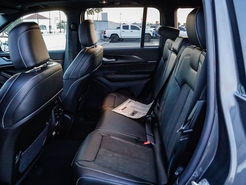 New 2025 Jeep Grand Cherokee Altitude image 20