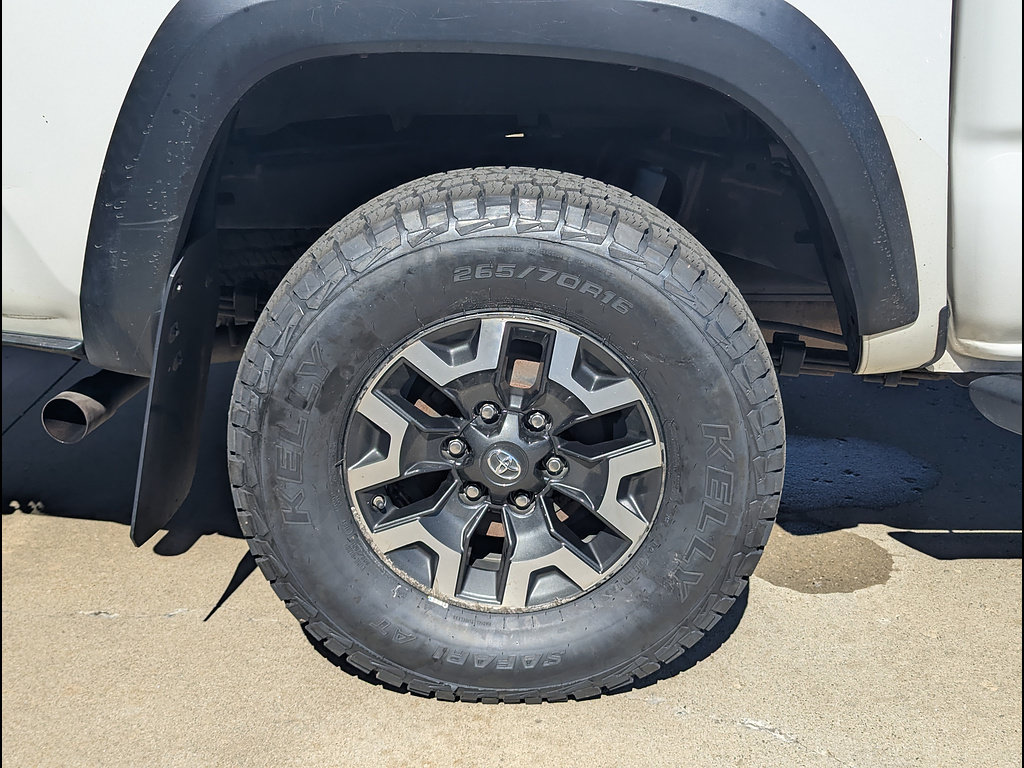 Used 2021 Toyota Tacoma TRD Off-Road AWD/4WD image 18